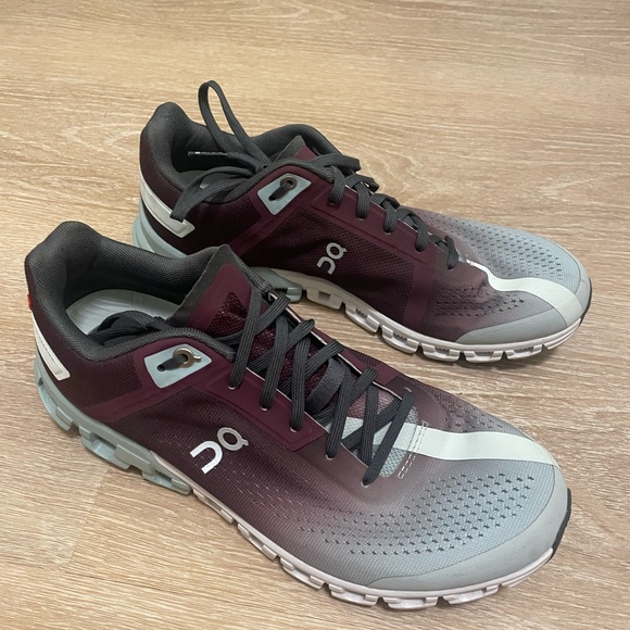 On Clouds size W8.5 like new - Picture 2 of 4